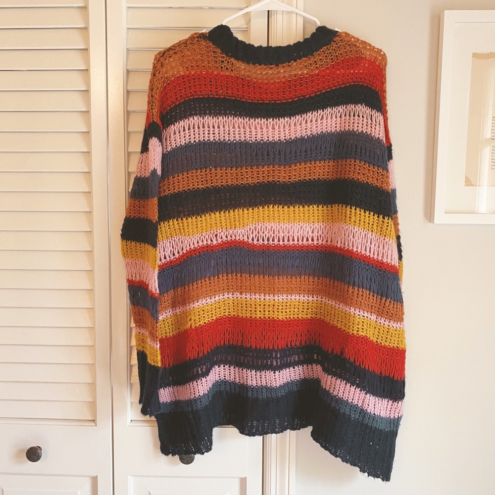 SOLD favlux sweater - Picture 2 of 8